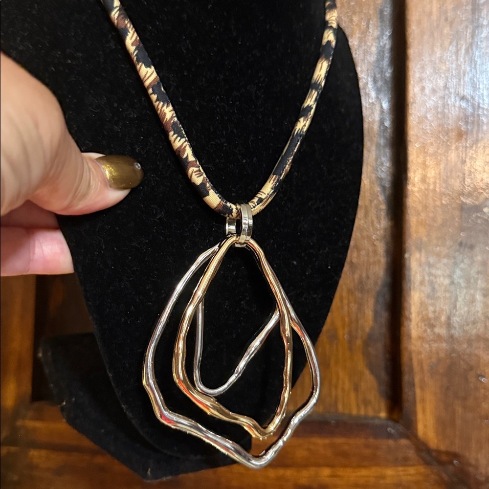 Elegant necklace